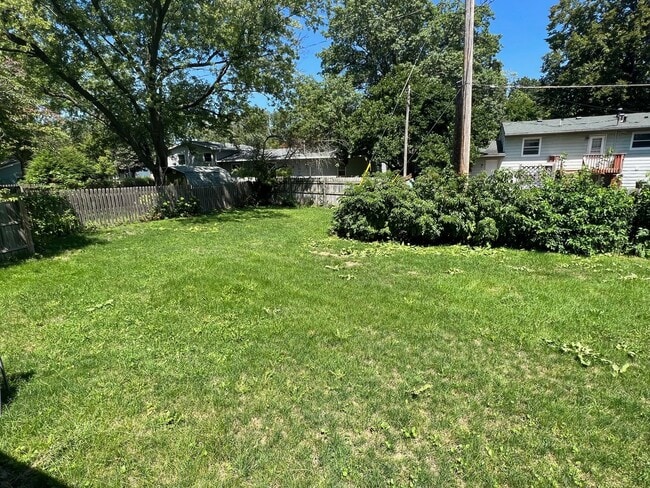 Building Photo - 3 Bedroom Ranch in Southwood - Available S...