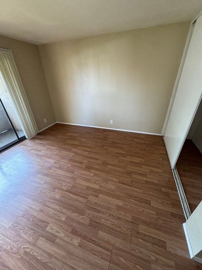 Building Photo - Condo 2 Bed / 2 Bath – In-Unit Laundry – C...