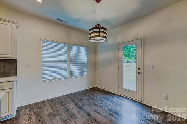 Building Photo - 4020 Beacon Ave