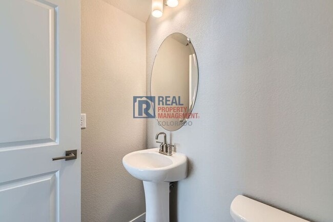 Building Photo - 1759 Peak Lp