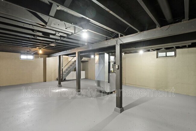Building Photo - 121 Thornton Ave