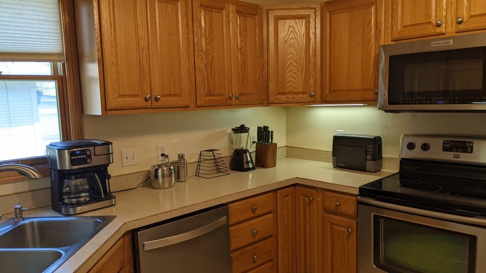 Kitchen - 7765 Maywood St