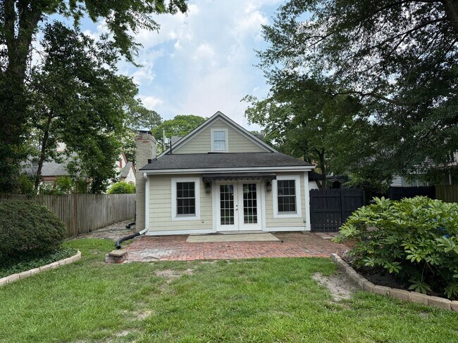 Building Photo - Gorgeous 4 Bed, 3 Bath Haymount Home