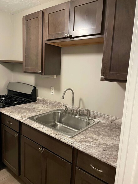 Building Photo - 329 Elmwood Ave