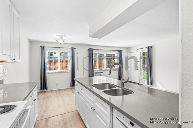 Building Photo - 5730 Allen Ave