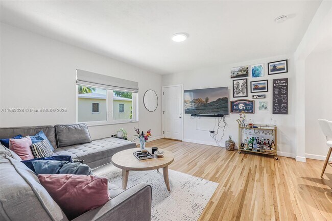 Building Photo - 7635 SW 56th Ave