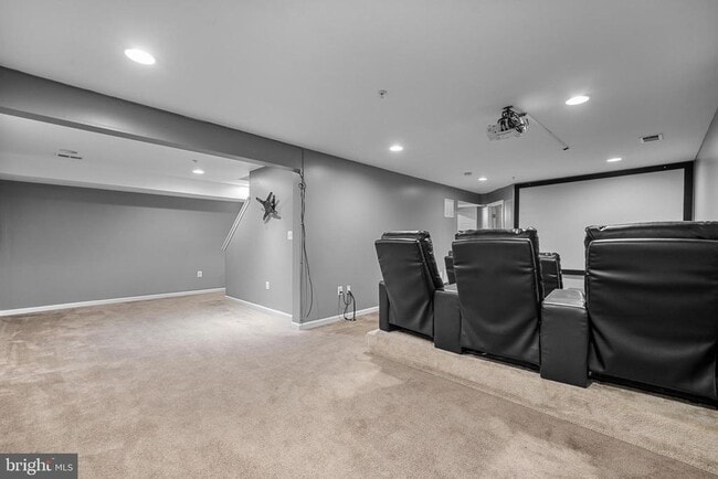Building Photo - 21375 Lookout Dr