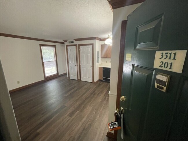 Building Photo - 3511 Ivy Commons Dr
