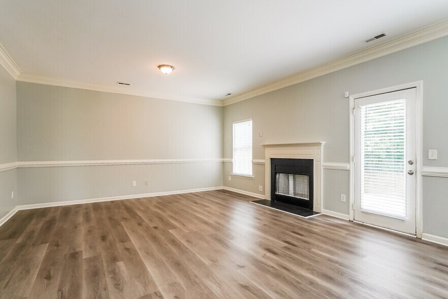 Building Photo - 401 Pyracantha Dr