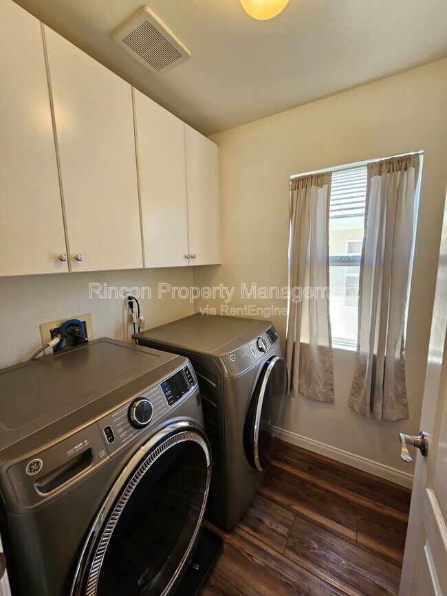 Building Photo - 4782 Templeton St