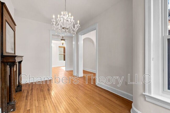 Building Photo - 1745 1st St NW