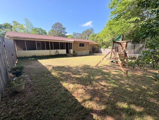 Building Photo - Available June!