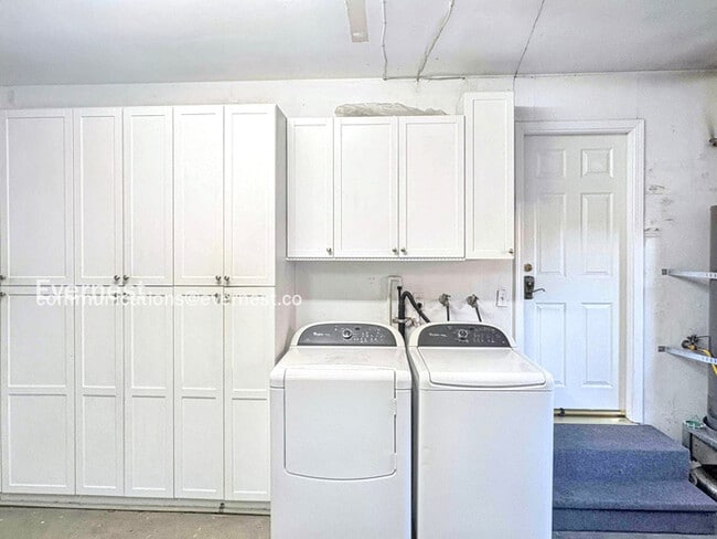 Building Photo - 108 Madora Pl