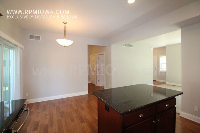 Building Photo - UPDATED KITCHEN!! 3 Bedroom, 2.5 Bath Home...