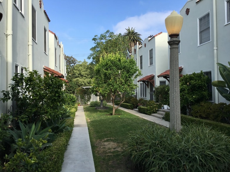 Building Photo - 1834 Normandie Ave