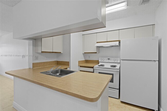 Building Photo - 17580 NW 67th Pl