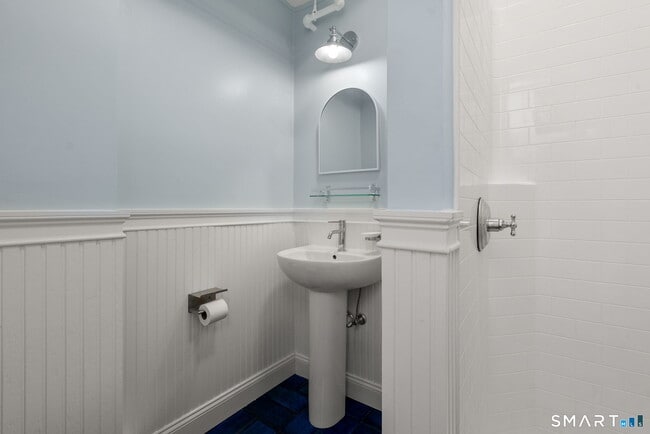 Building Photo - 360 Farmington Ave