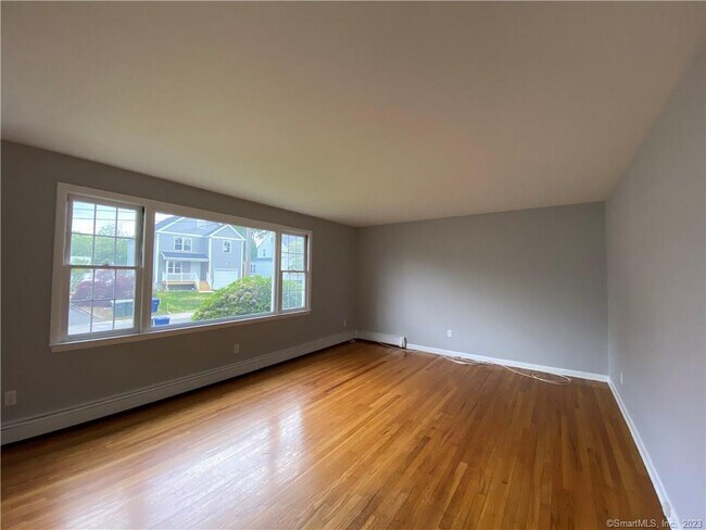 Building Photo - 56 Hallock St