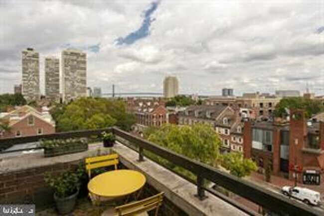 Building Photo - Bi-Level Penthouse with 3 Balconies & Delaware River Views | 3 Bed, 3 Bath | Society Hill