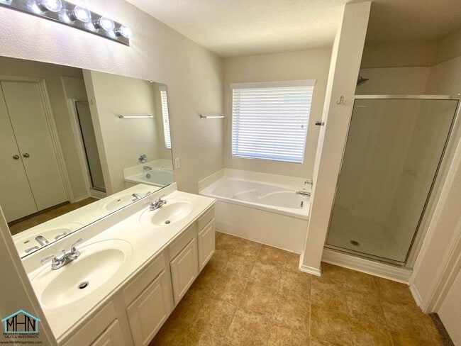 Building Photo - Inviting, Bright, Fresh, and Ready to Welc...