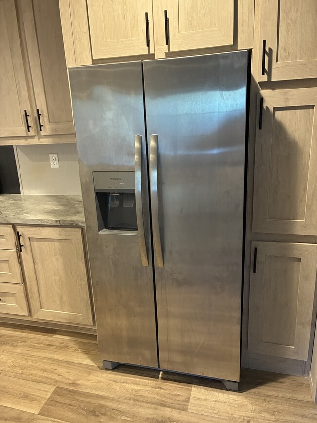 Building Photo - 120 Charles Pl