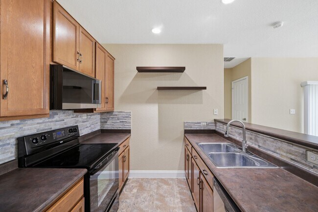 Building Photo - Updated Home with Office and Open Layout