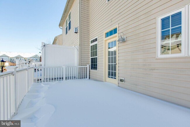 Building Photo - 6721 Caleb Dorsey Square