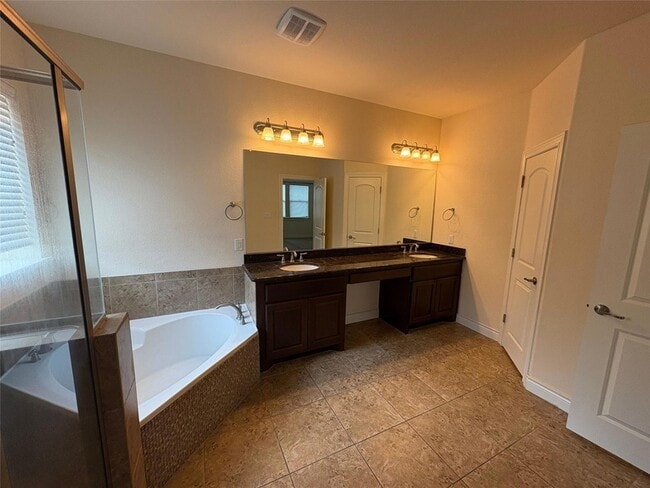 Building Photo - 3900 Crispin Hall Ln