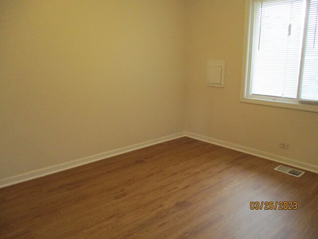 Building Photo - 4215 W 87th St