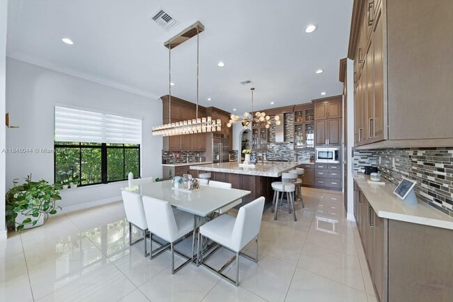 Building Photo - 8545 Watercrest Cir E