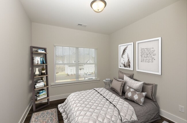 Building Photo - 3 bedroom home with garage and fenced backyard!