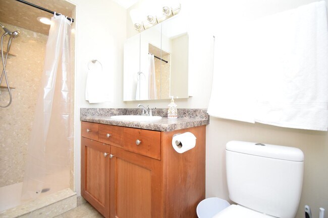Building Photo - Updated 5 Bed West Valley Gem with Great Layout & Outdoor Living Space!!