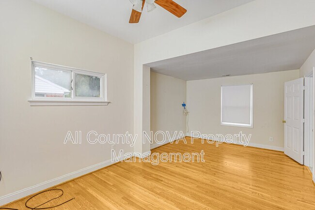 Building Photo - 7412 Marc Dr