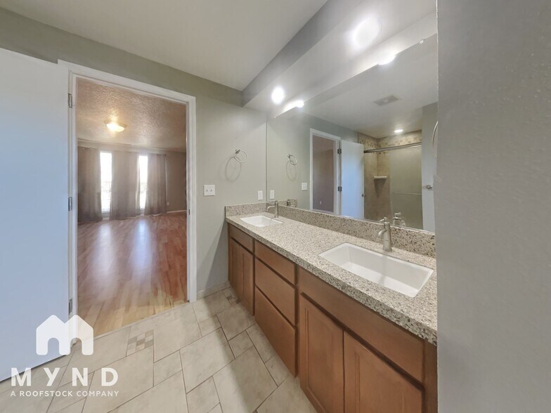 Building Photo - 2711 NE 154th Ct