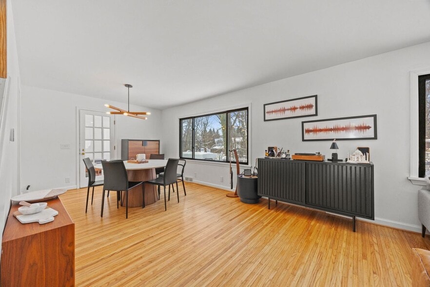 Building Photo - 25 Brookwood Rd