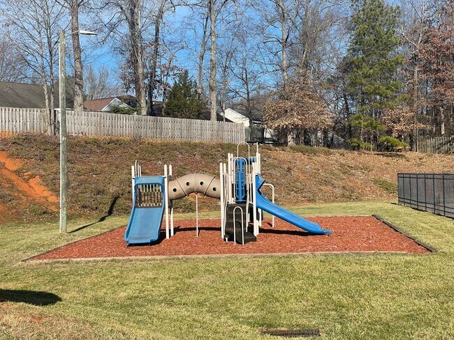 Building Photo - Must see this Adorable 3 bedroom 2 bath 2 garage home . Located in the Reedy Creek Plantation