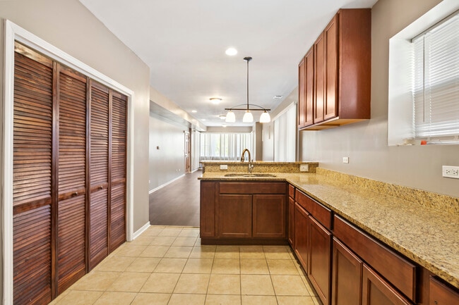 Building Photo - 323 Memorial Dr