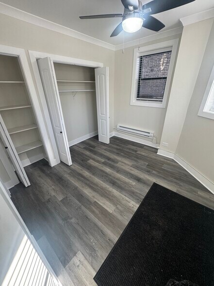 Building Photo - 3837 N Greenview Ave