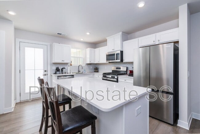 Building Photo - 413 Camarillo Ln