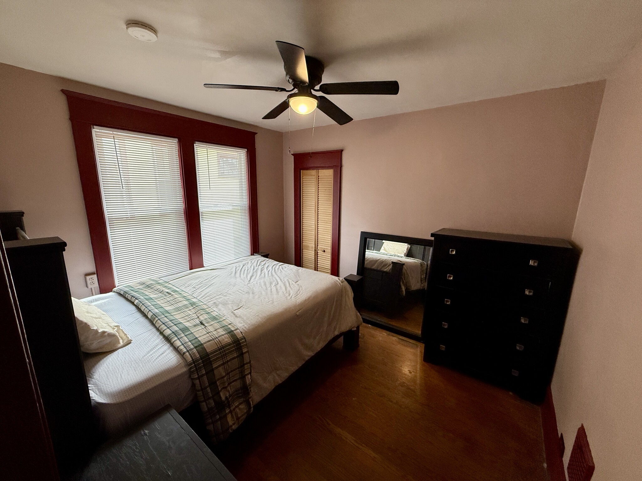 front bedroom - 1005 Kellogg Ave