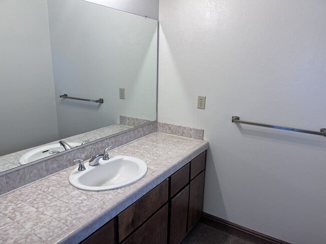 Building Photo - 578 Spinnaker Ct