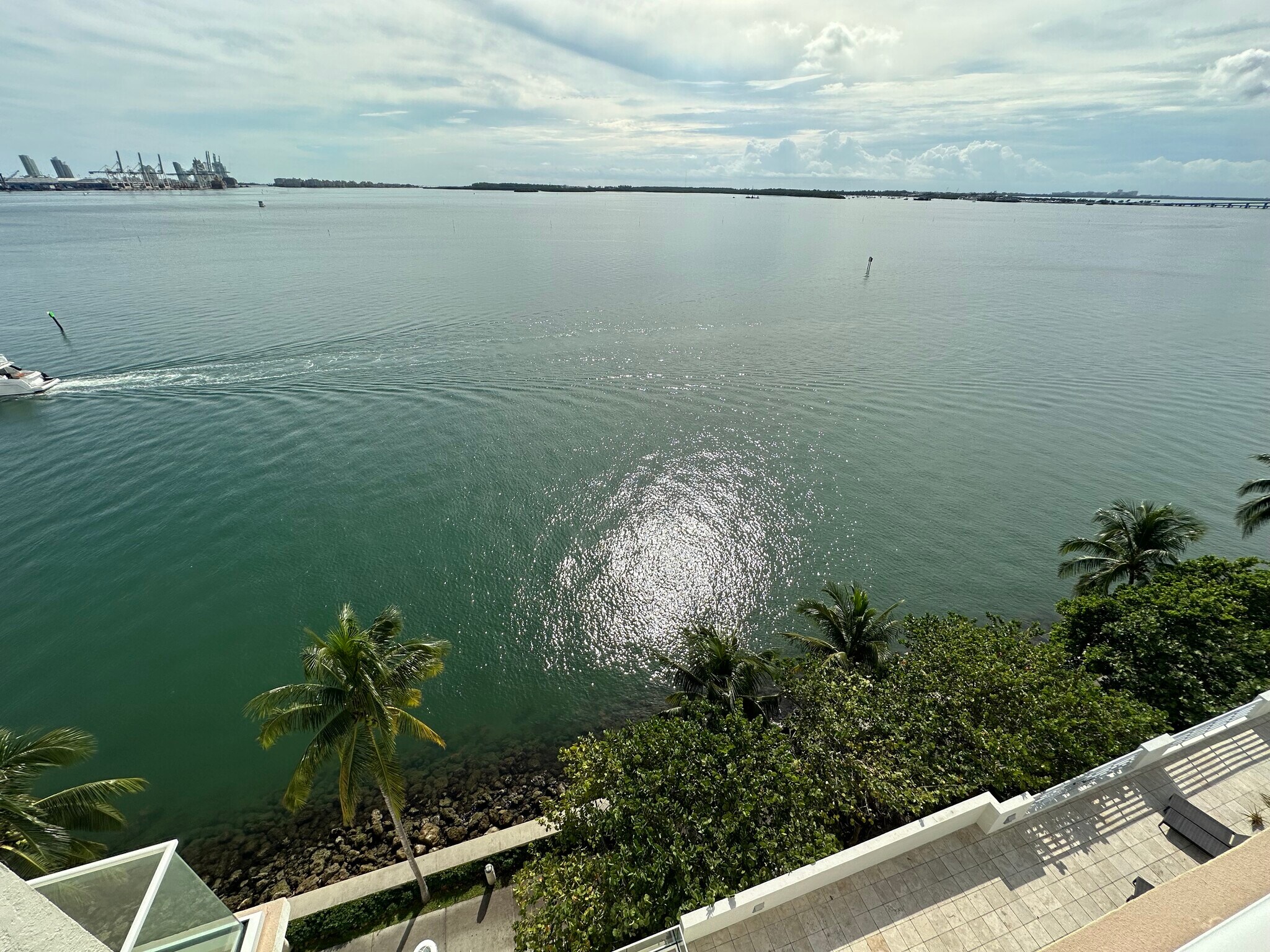 Building Photo - 800 Claughton Island Dr