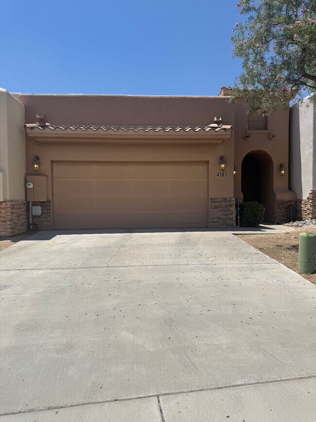 Building Photo - Nice townhome in Gated community