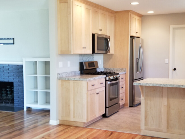 Building Photo - Remodeled 4 Bedroom 2 bath, NW Corvallis