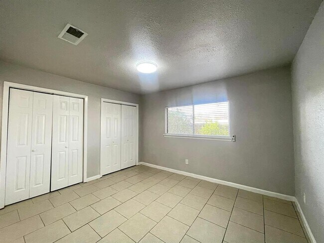 Building Photo - 14227 Clear Forest Dr