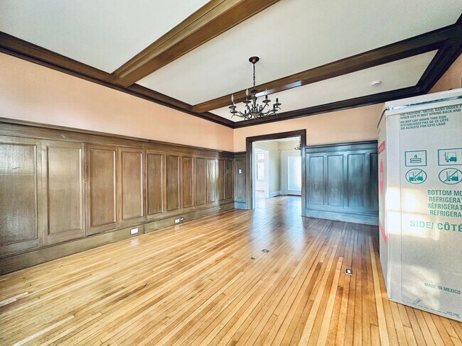 Building Photo - 671 Prospect St