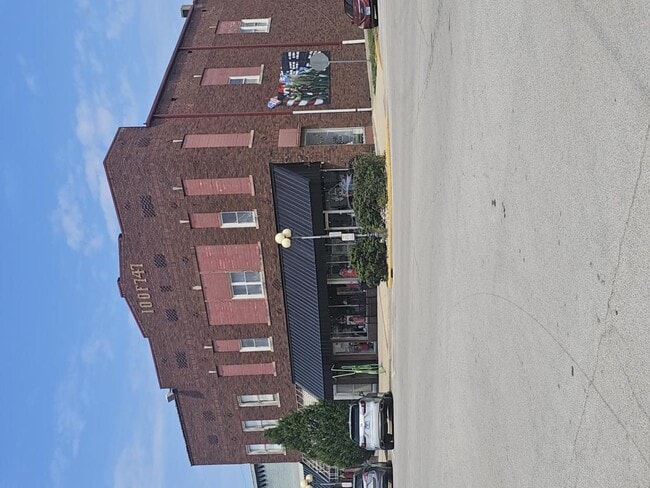 Building Photo - 14 N Central Ave