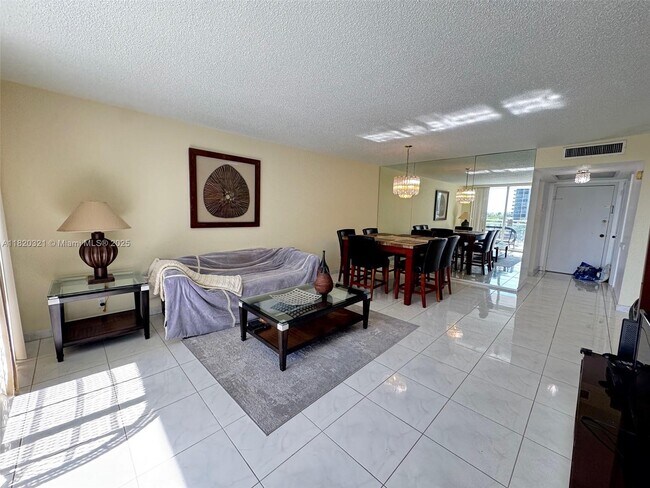 Building Photo - 2030 S Ocean Dr