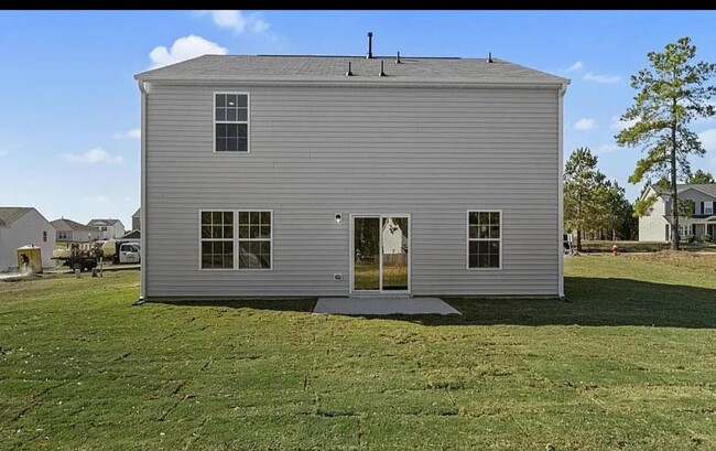 Building Photo - 302 Tulip Tree