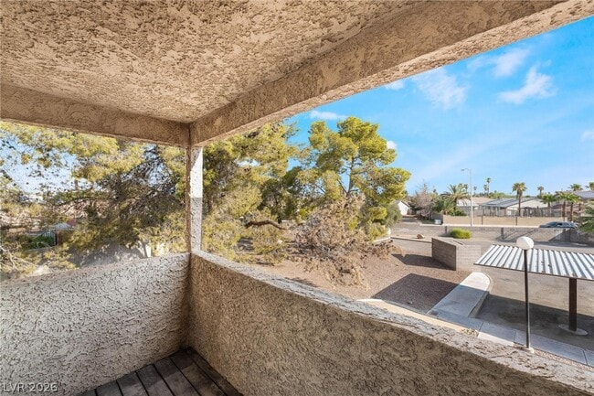 Building Photo - 3929 S Torrey Pines Dr